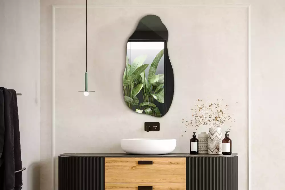 Atypické zrcadlo visící skvrna