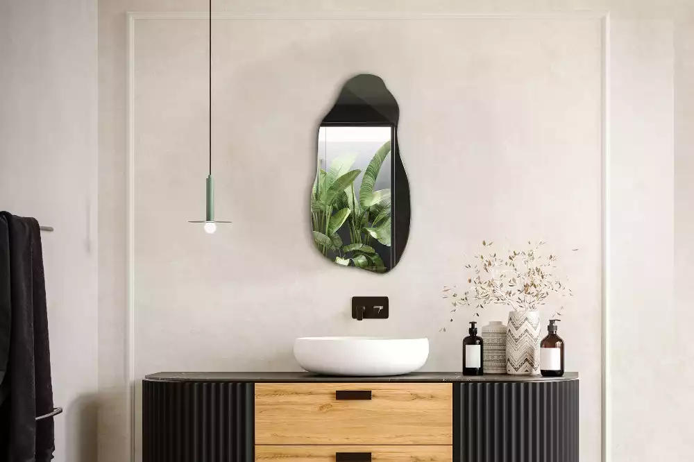 Atypické zrcadlo visící skvrna