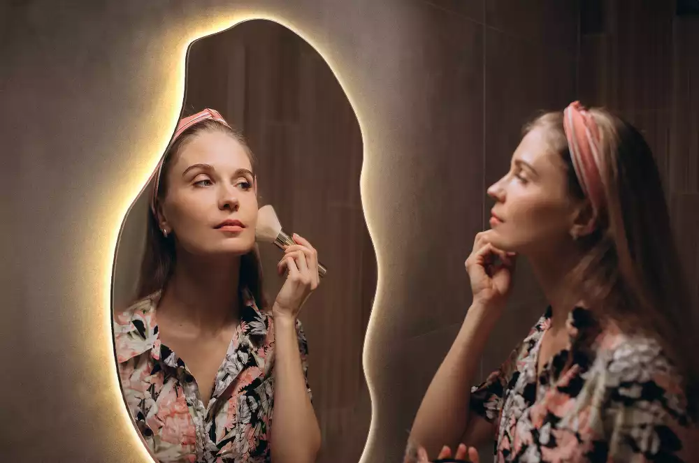 Asymetricke zrcadlo LED svítící bod