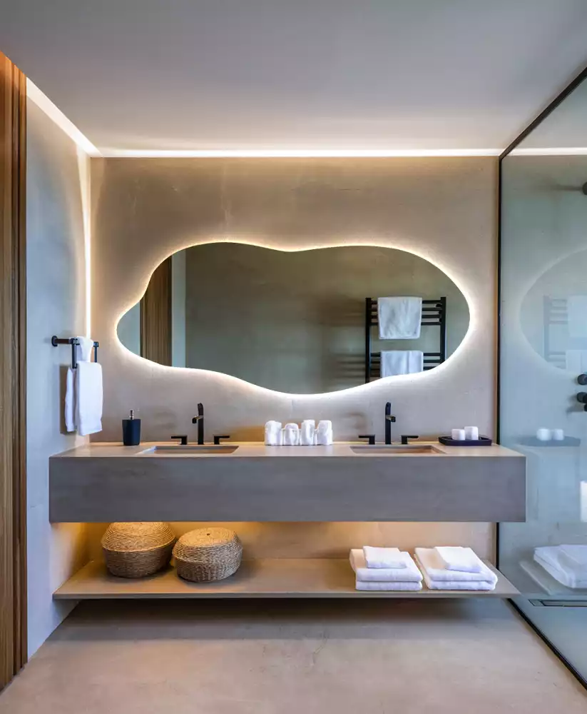 Stylové atypické zrcadlo s osvětlením