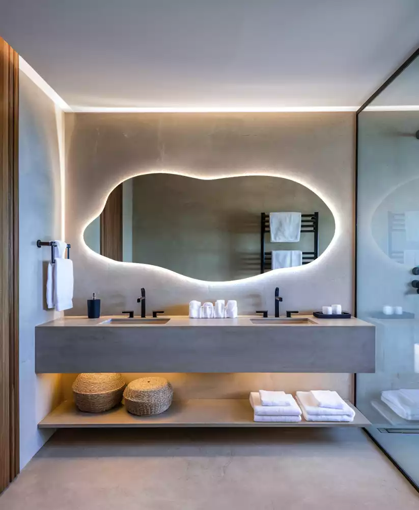 Stylové atypické zrcadlo s osvětlením