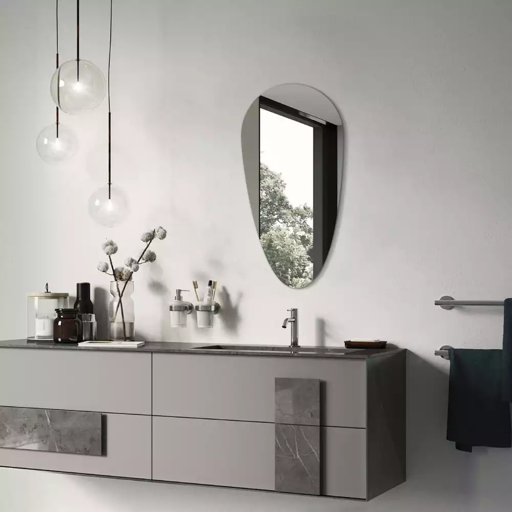 Nepravidelné zrcadlo ve tvaru kapky