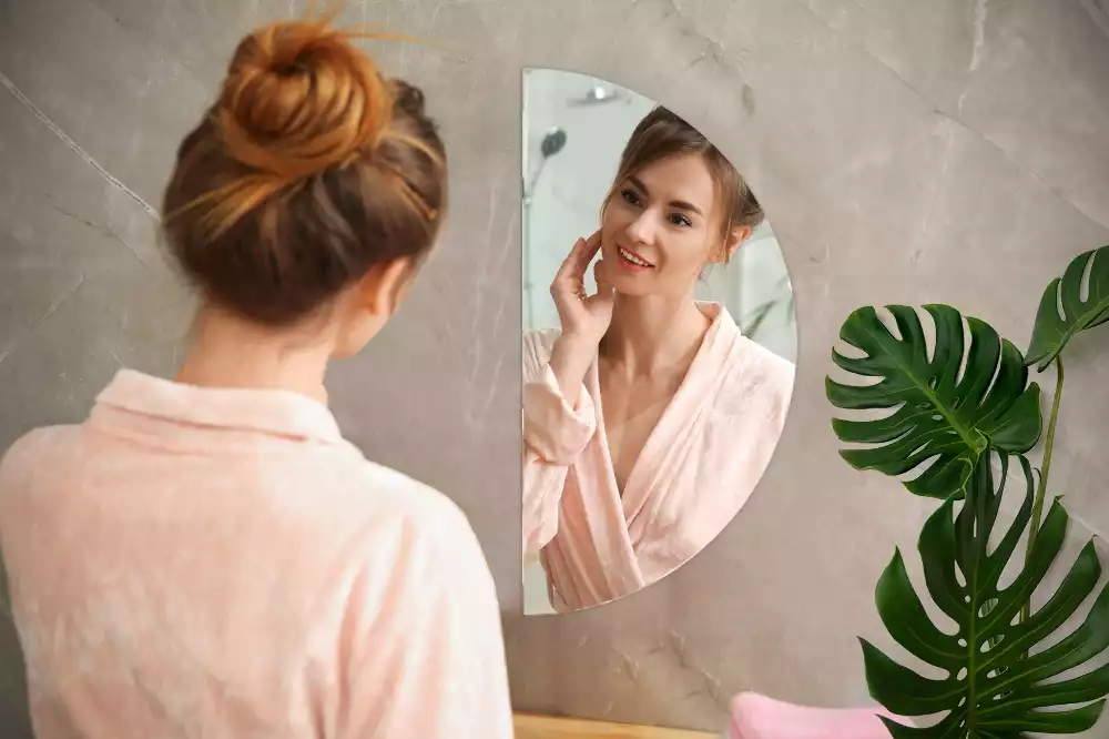 Zrcadlo půlkruhové zavěšení bez rámu