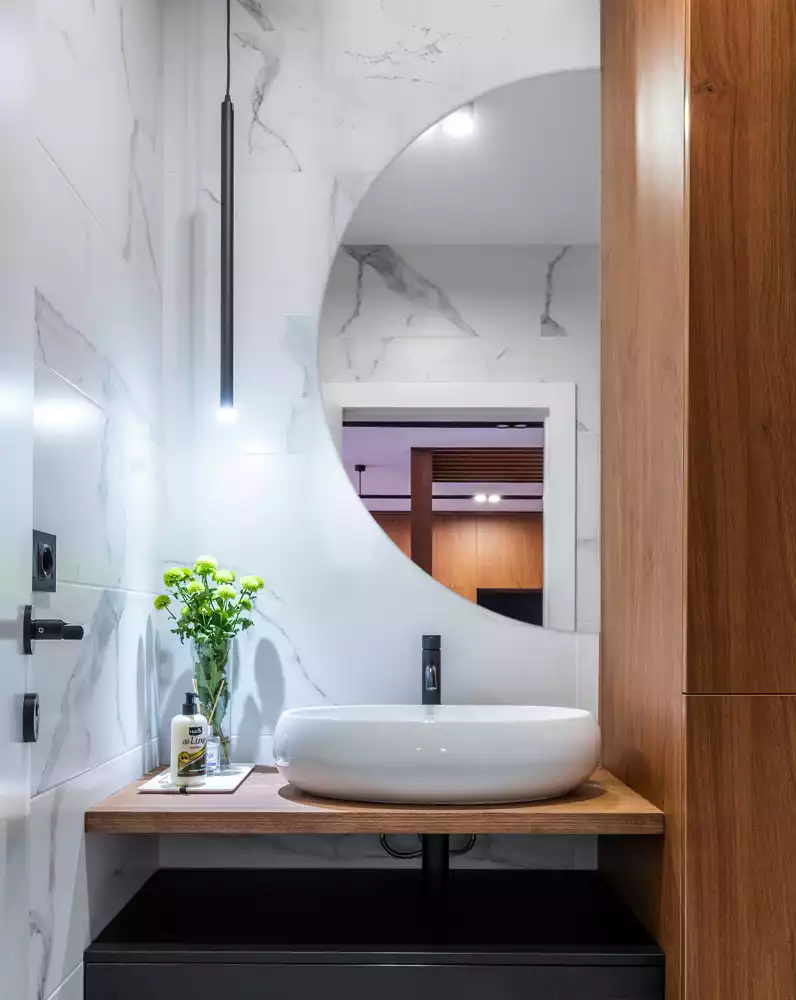 Zrcadlo půlkruhové zavěšení bez rámu